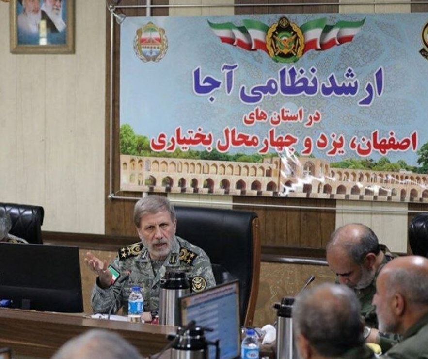بازدید فرمانده کل ارتش از یگان‌های اصفهان